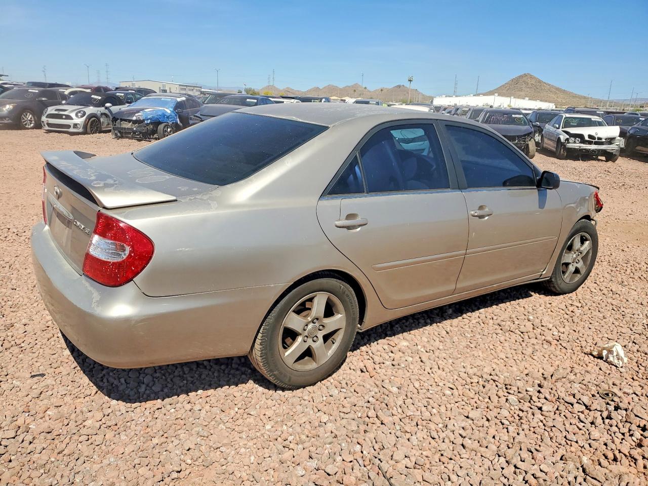 2002 TOYOTA CAMRY SE photo 5