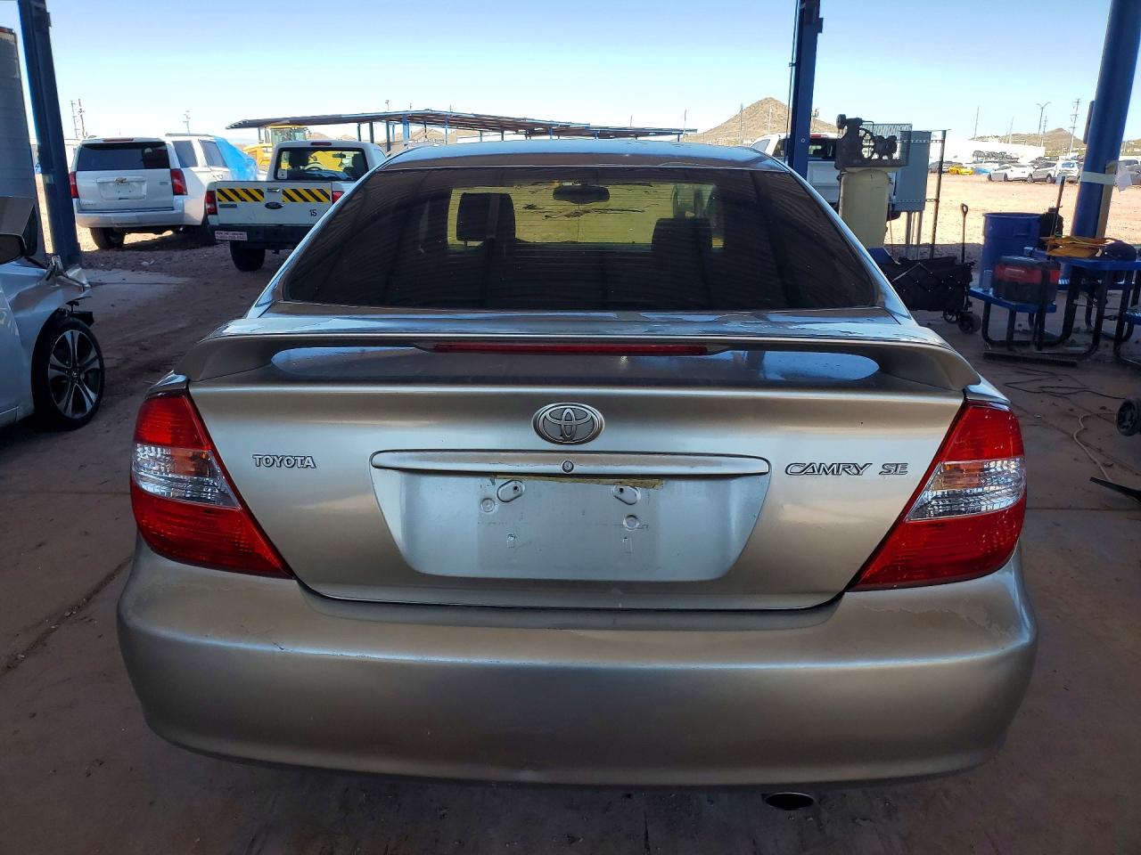 2002 TOYOTA CAMRY SE photo 11