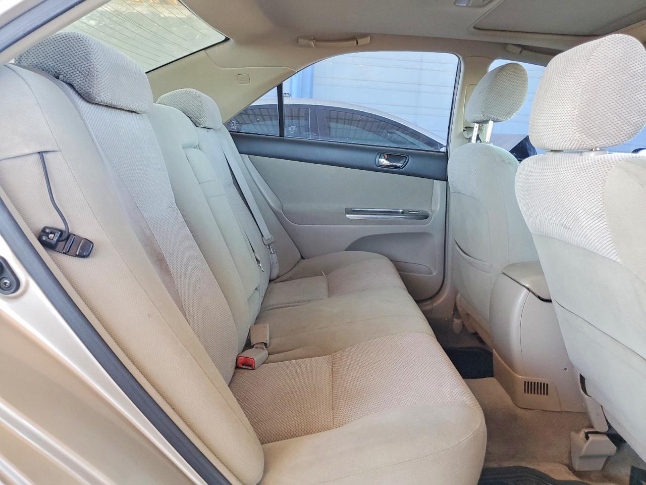 2002 TOYOTA CAMRY SE photo 19