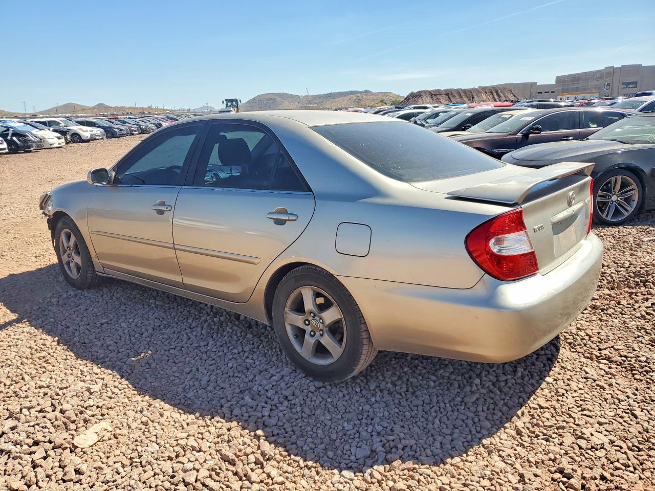 2002 TOYOTA CAMRY SE photo 3