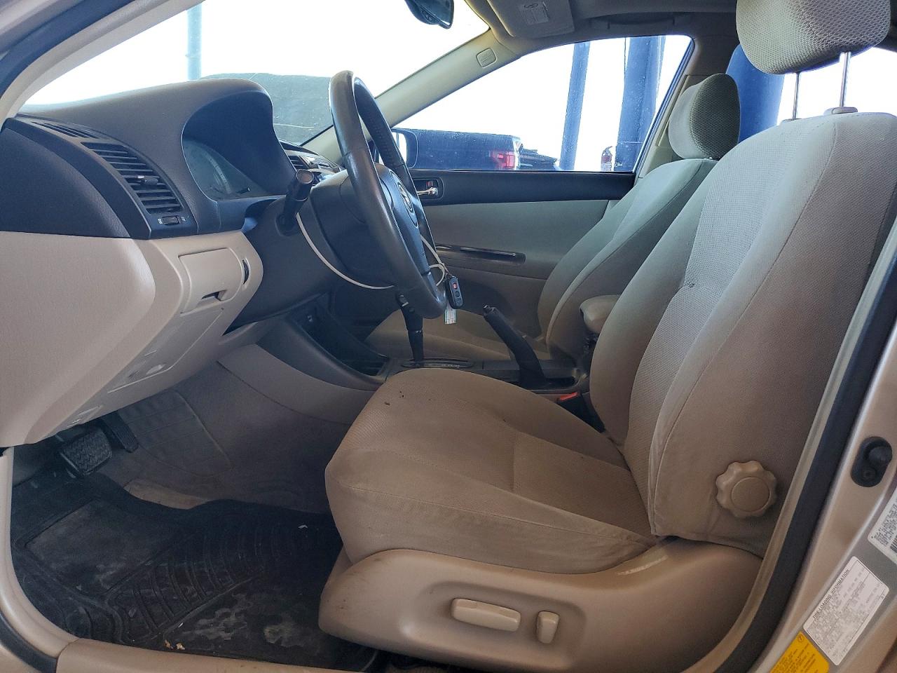 2002 TOYOTA CAMRY SE photo 13