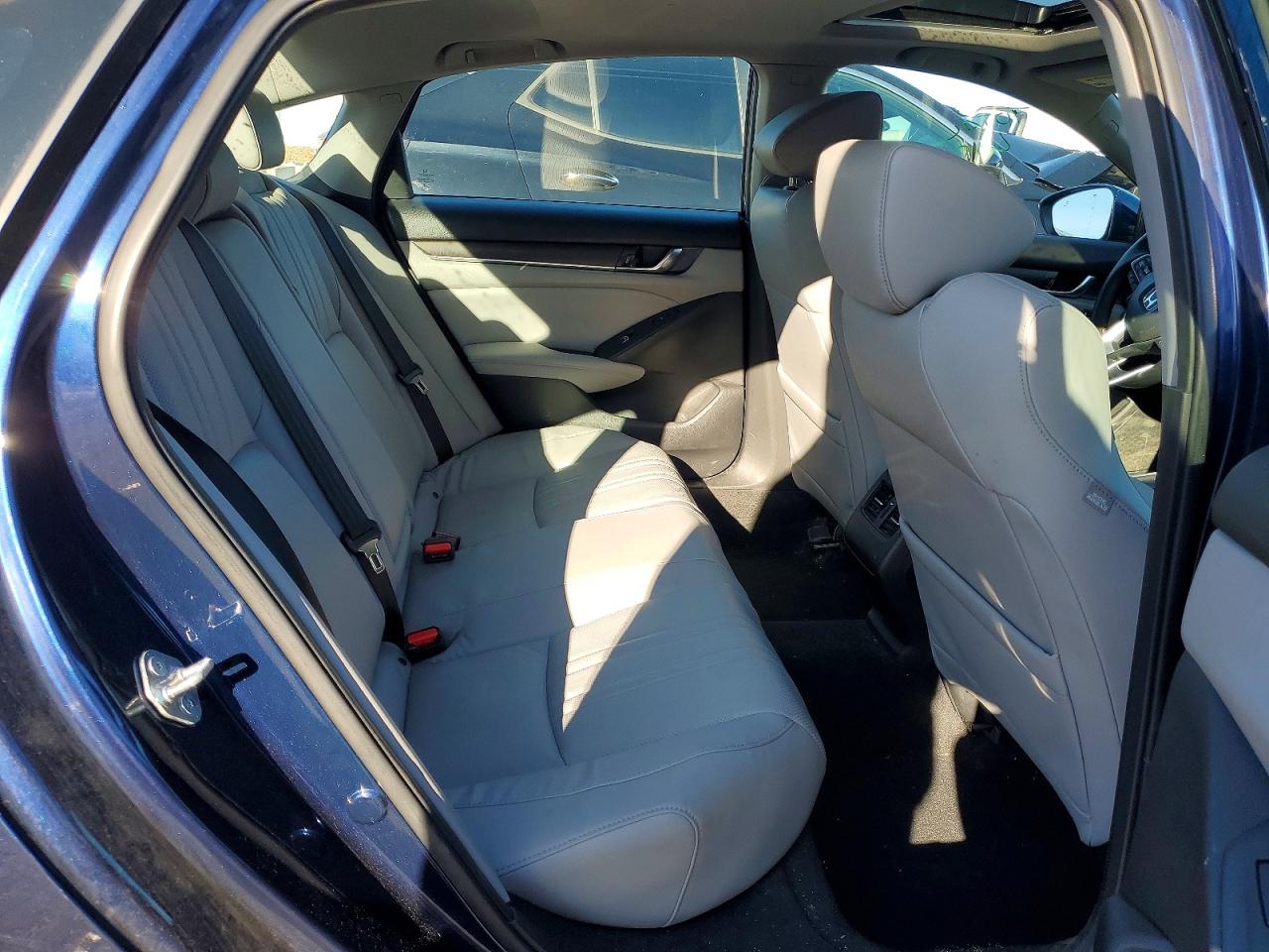 2018 HONDA ACCORD TOURING HYBRID photo 28