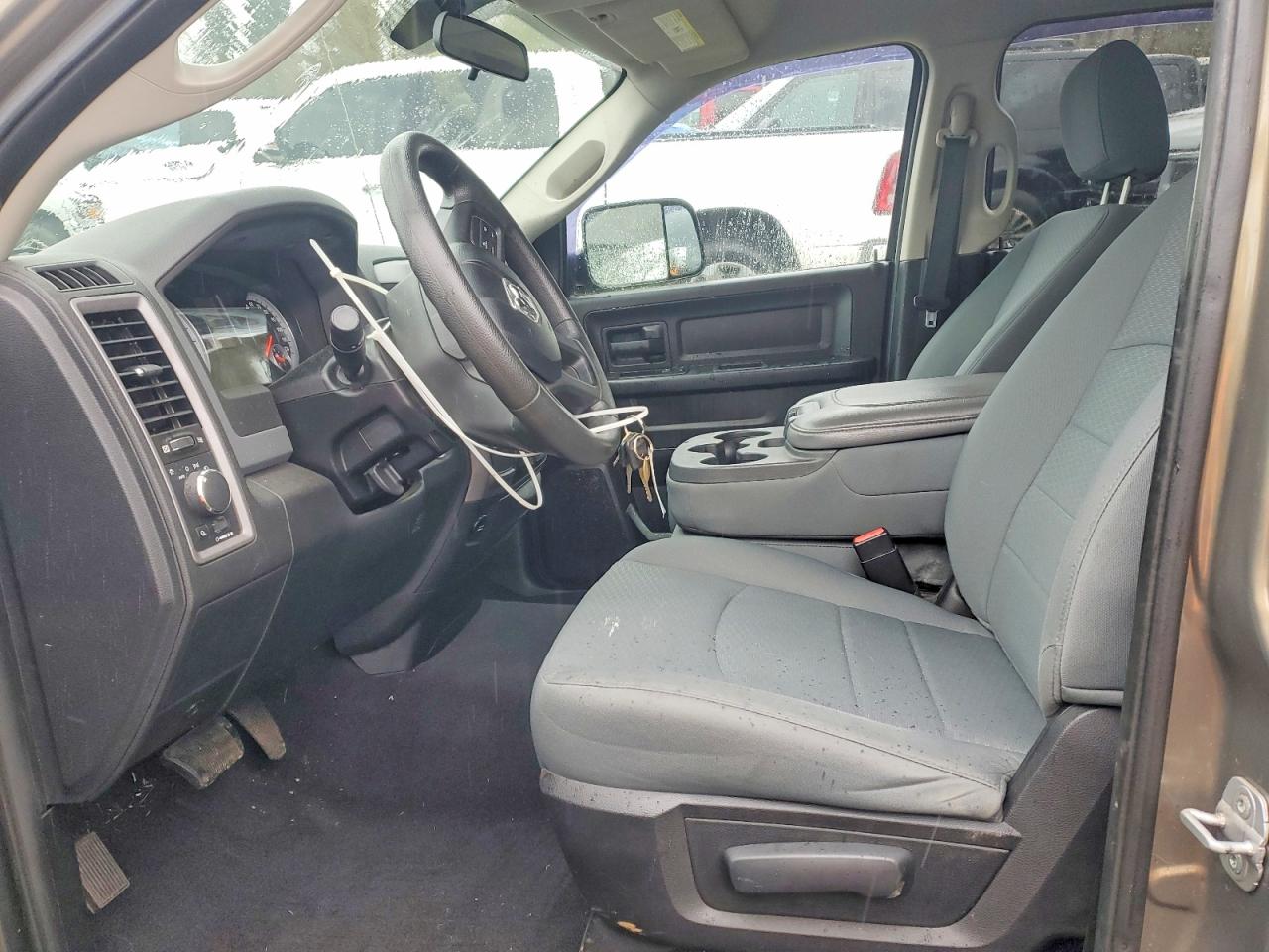 2014 RAM 1500 ST photo 13