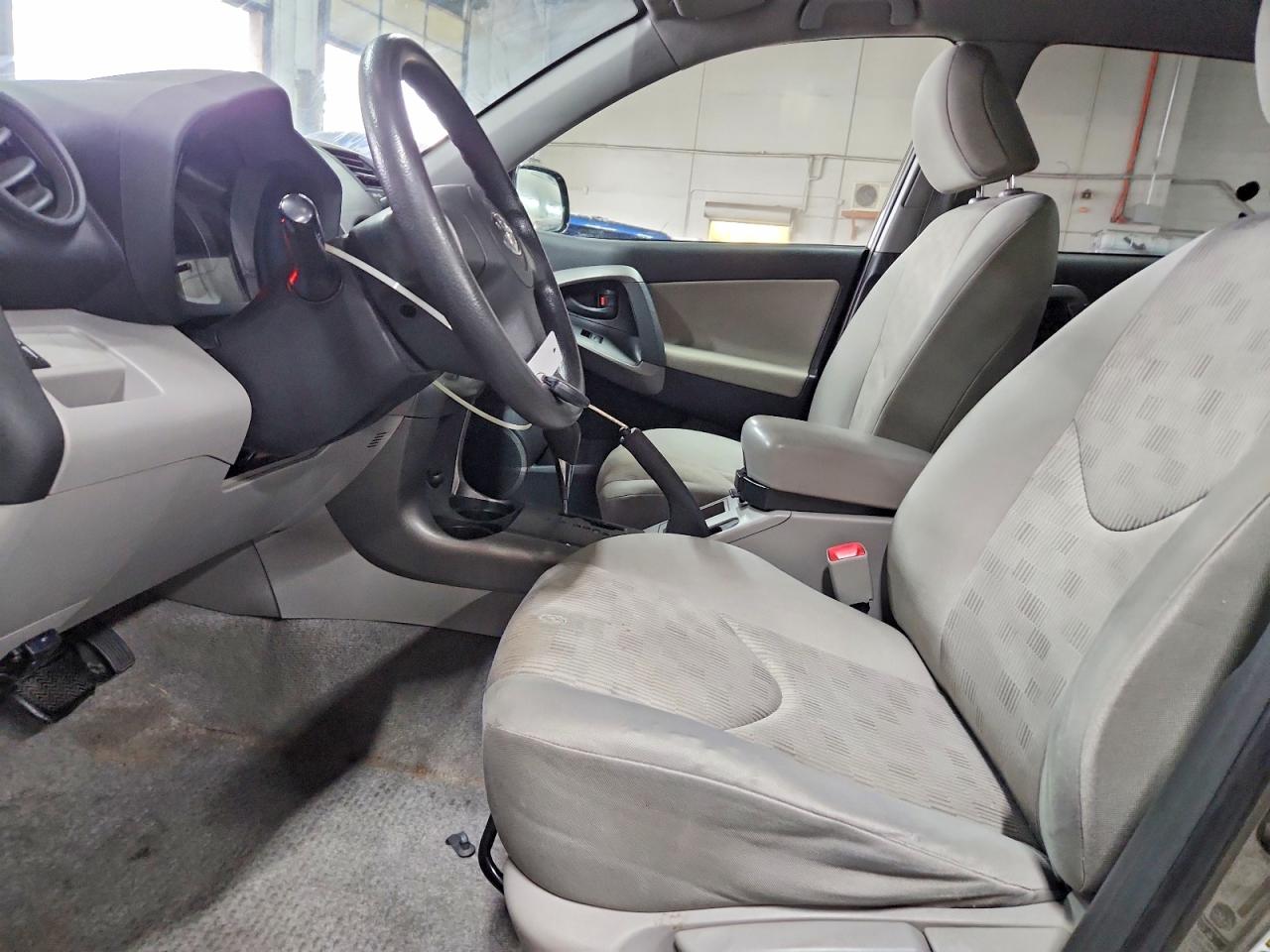 2011 TOYOTA RAV4 BASE photo 13