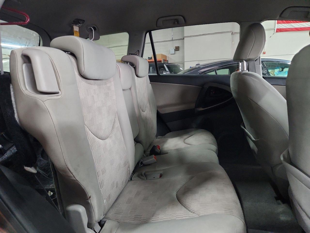 2011 TOYOTA RAV4 BASE photo 21