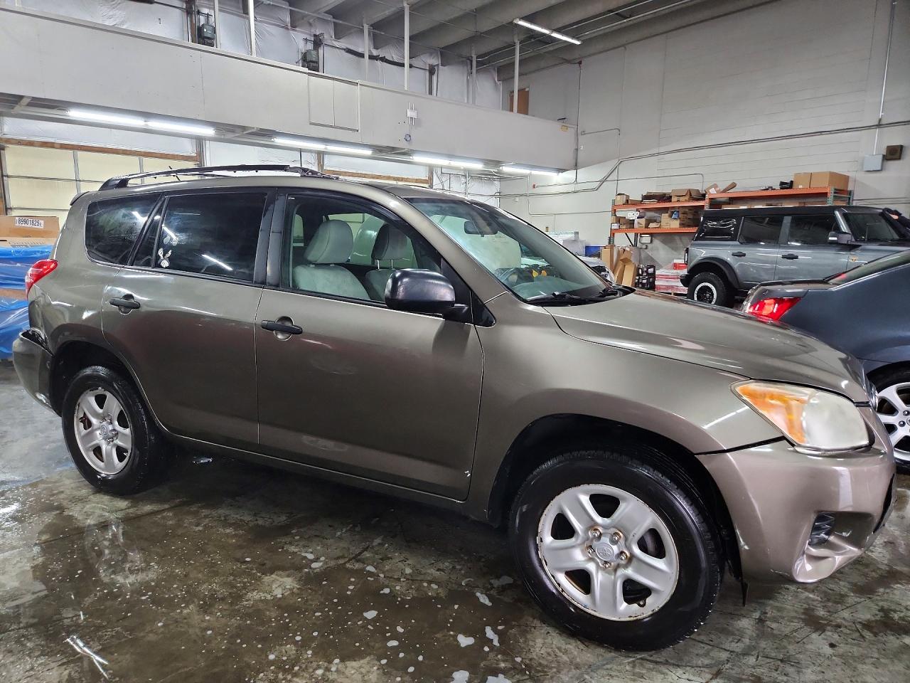 2011 TOYOTA RAV4 BASE photo 7