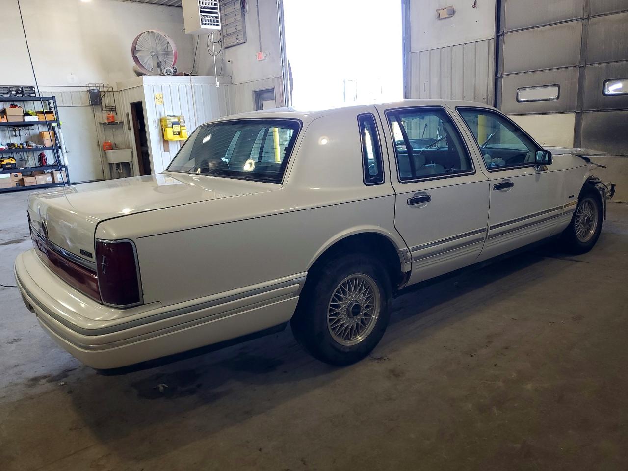 1994 LINCOLN TOWN CAR SIGNATURE photo 5