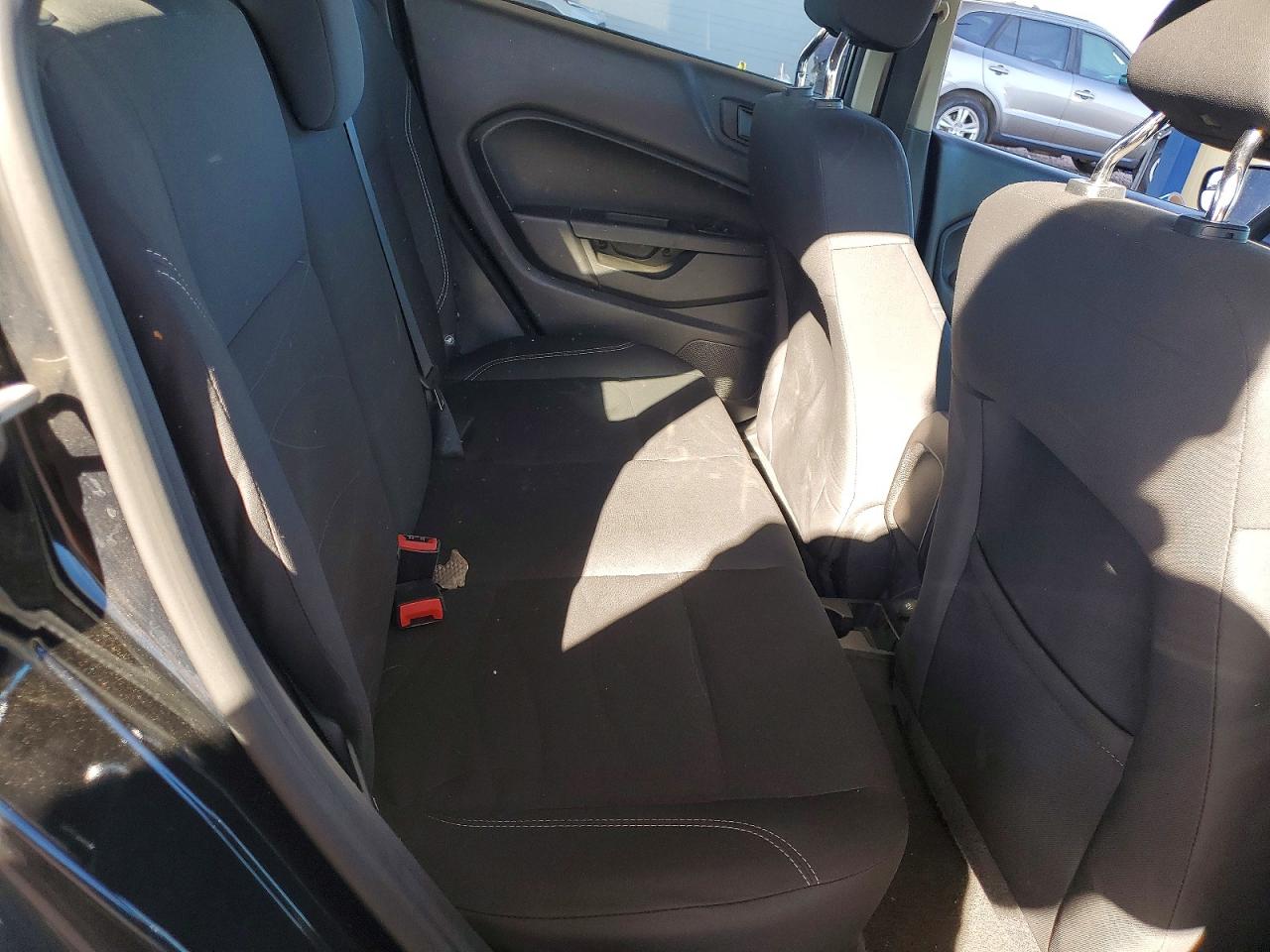 2018 FORD FIESTA SE photo 19