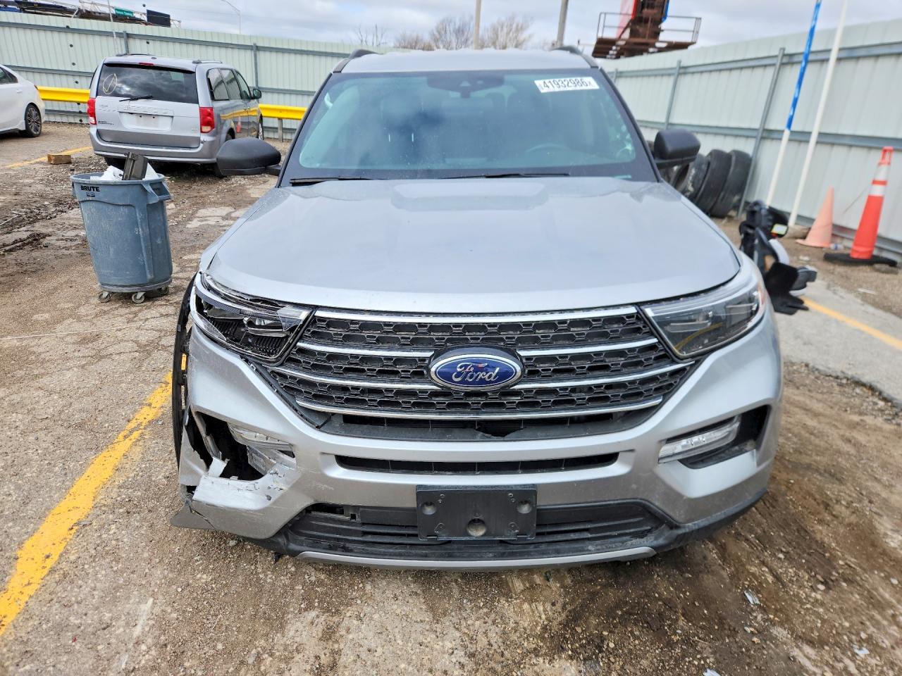 2020 FORD EXPLORER XLT photo 9