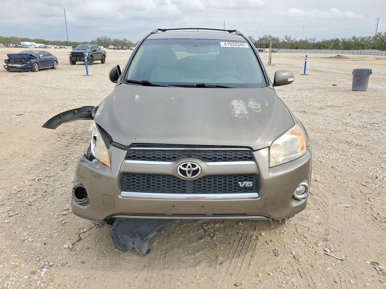 2011 TOYT RAV4 photo 5