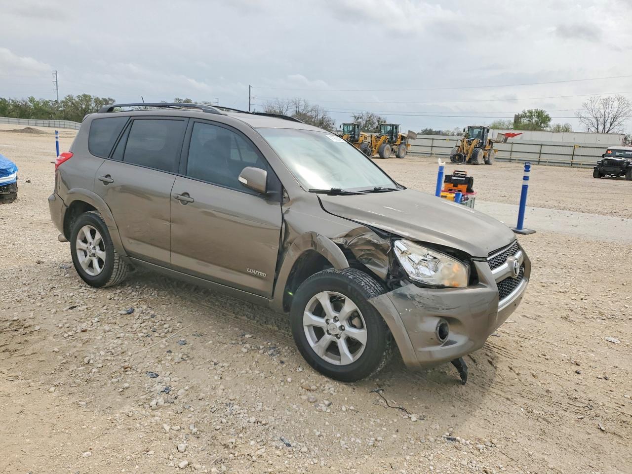 2011 TOYT RAV4 photo 4