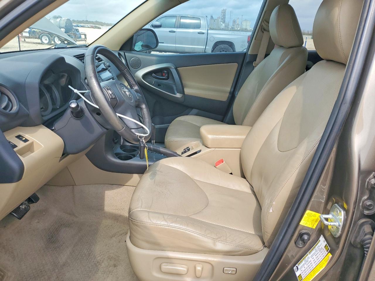 2011 TOYT RAV4 photo 7