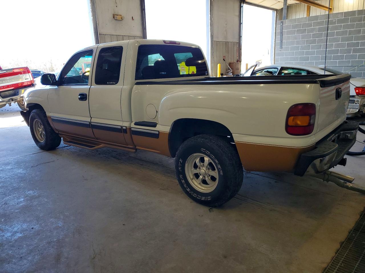 2000 CHEVROLET SILVERADO K1500 photo 2