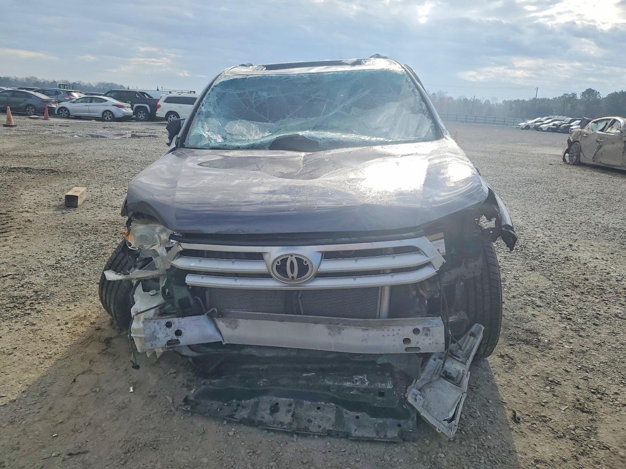 2011 TOYOTA HIGHLANDER SE photo 9