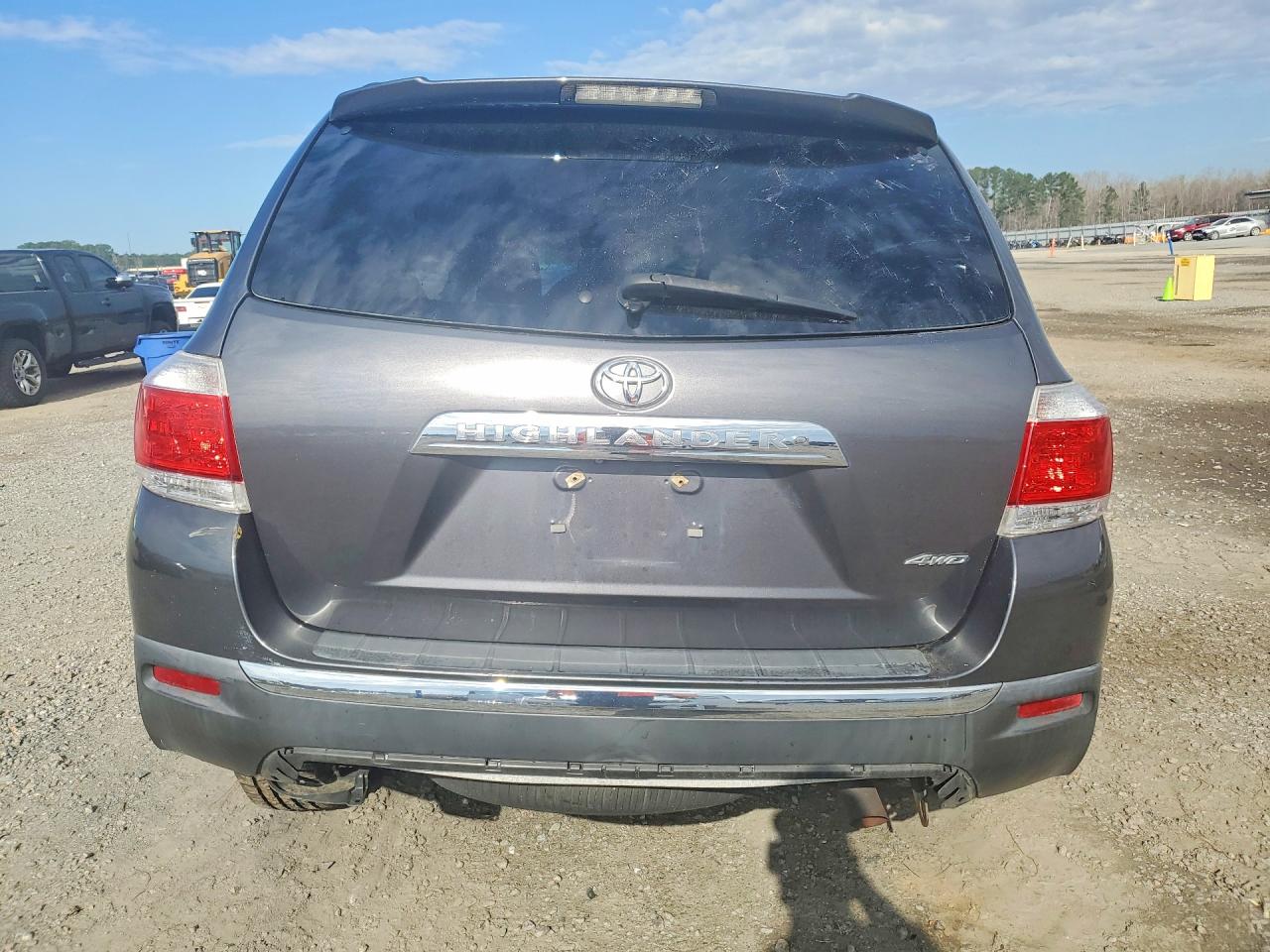 2011 TOYOTA HIGHLANDER SE photo 11