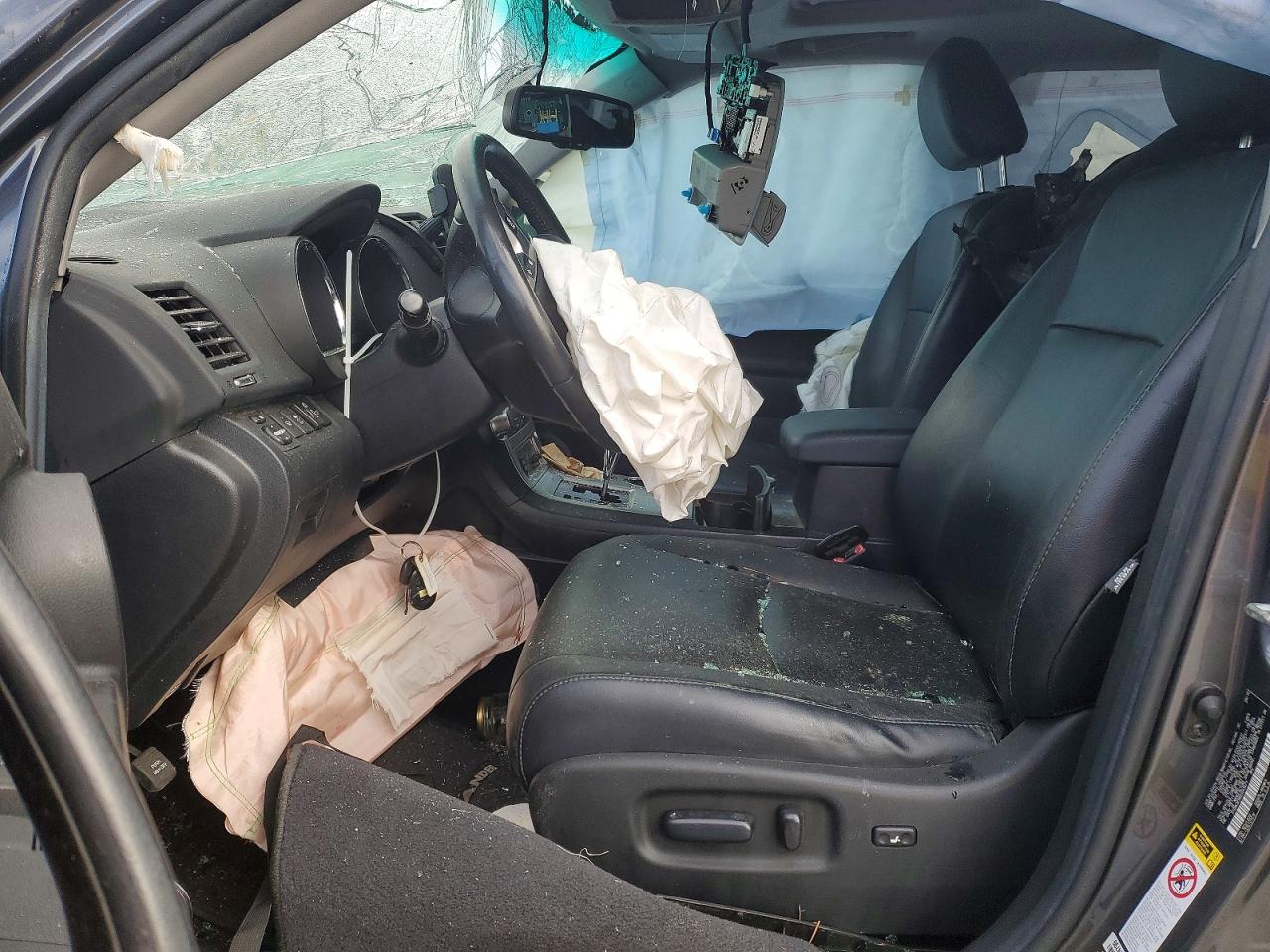 2011 TOYOTA HIGHLANDER SE photo 13