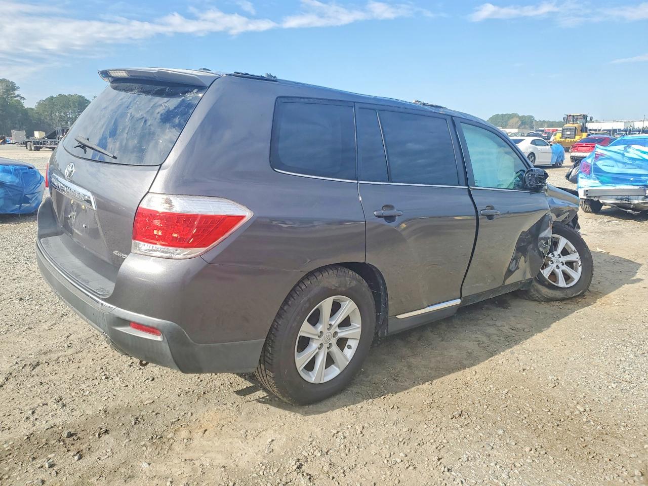 2011 TOYOTA HIGHLANDER SE photo 5