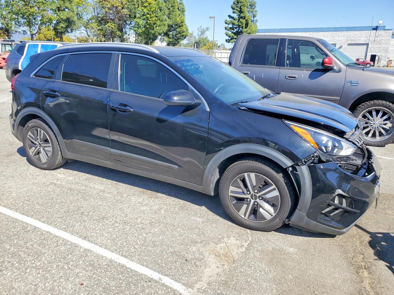 2022 KIA NIRO LXS photo 7