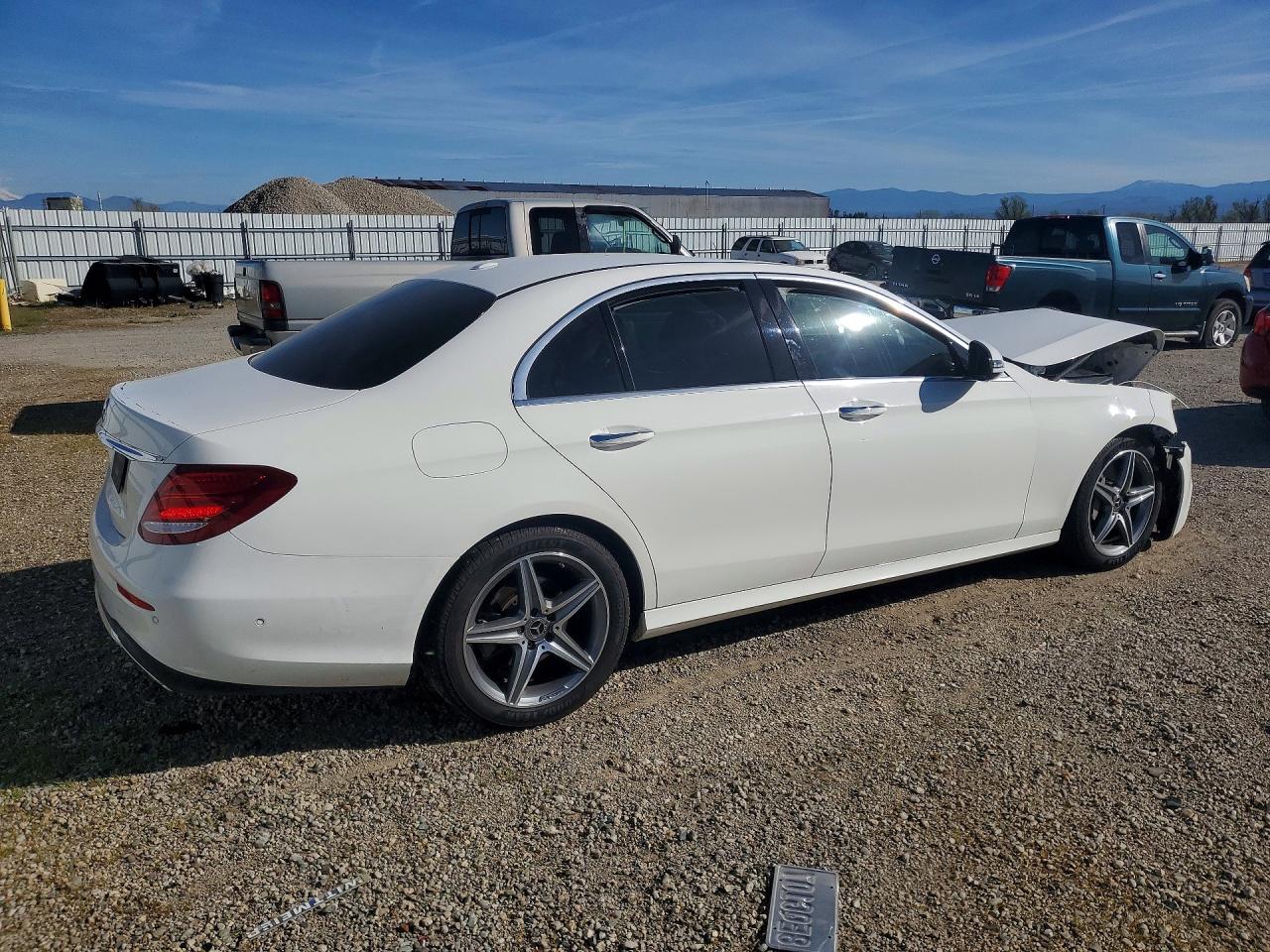 2018 MERCEDES-BENZ E 300 photo 3