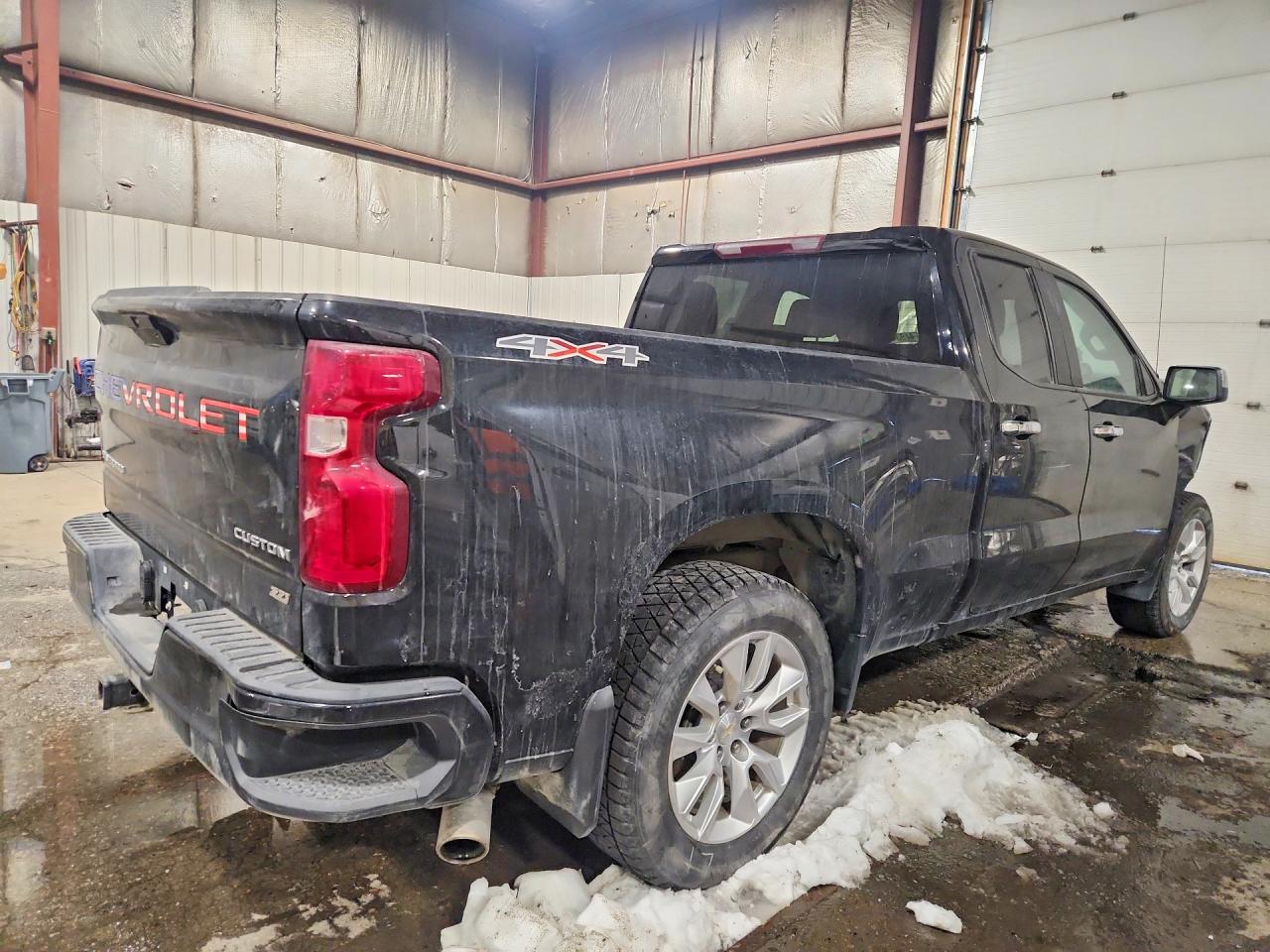 2020 CHEVROLET SILVERADO K1500 CUSTOM photo 3