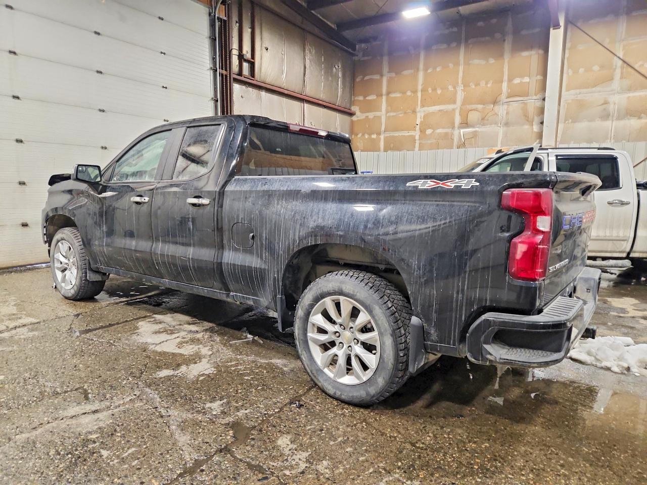 2020 CHEVROLET SILVERADO K1500 CUSTOM photo 2