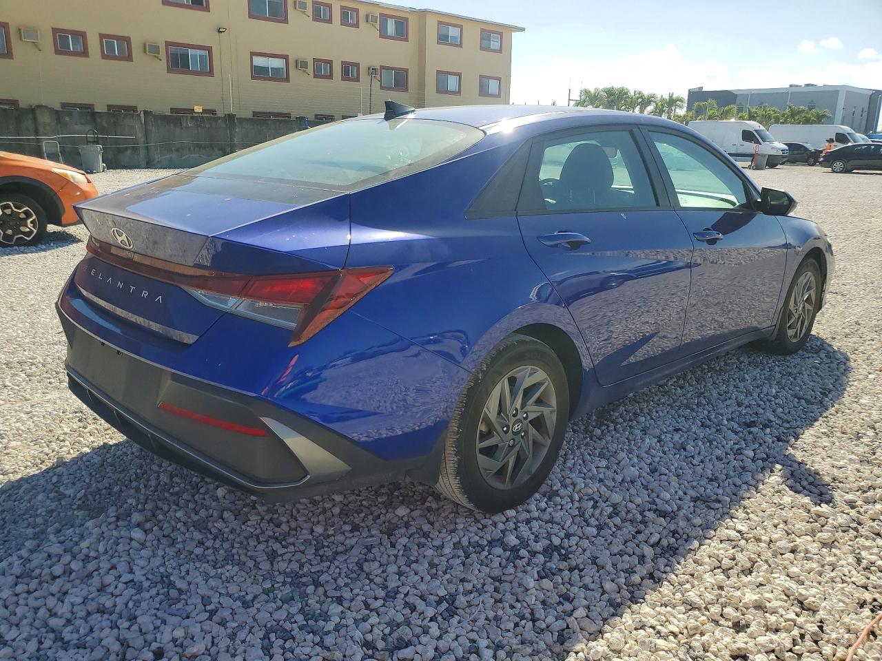 2024 HYUNDAI ELANTRA SEL photo 3