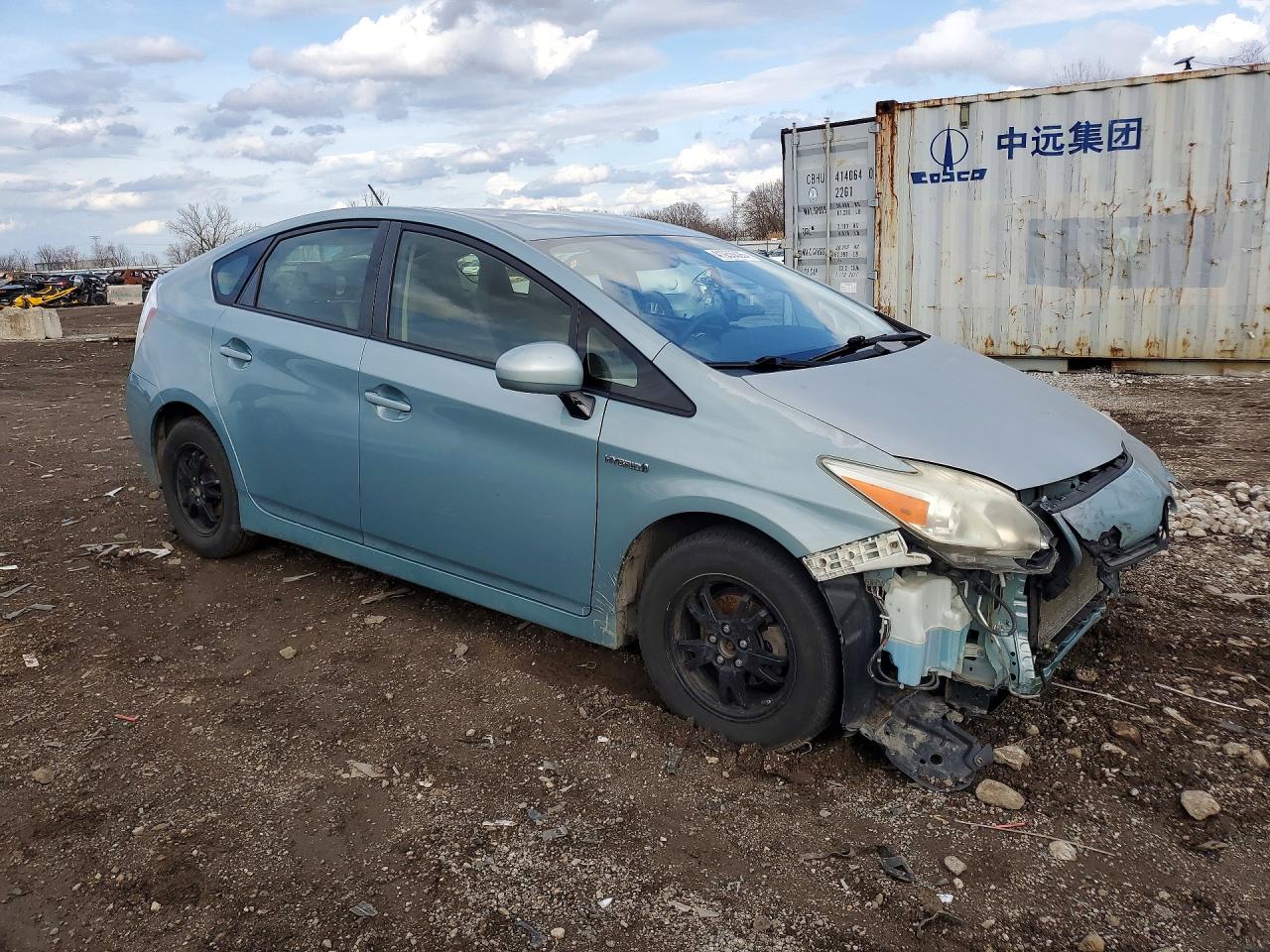2013 TOYOTA PRIUS THREE photo 4