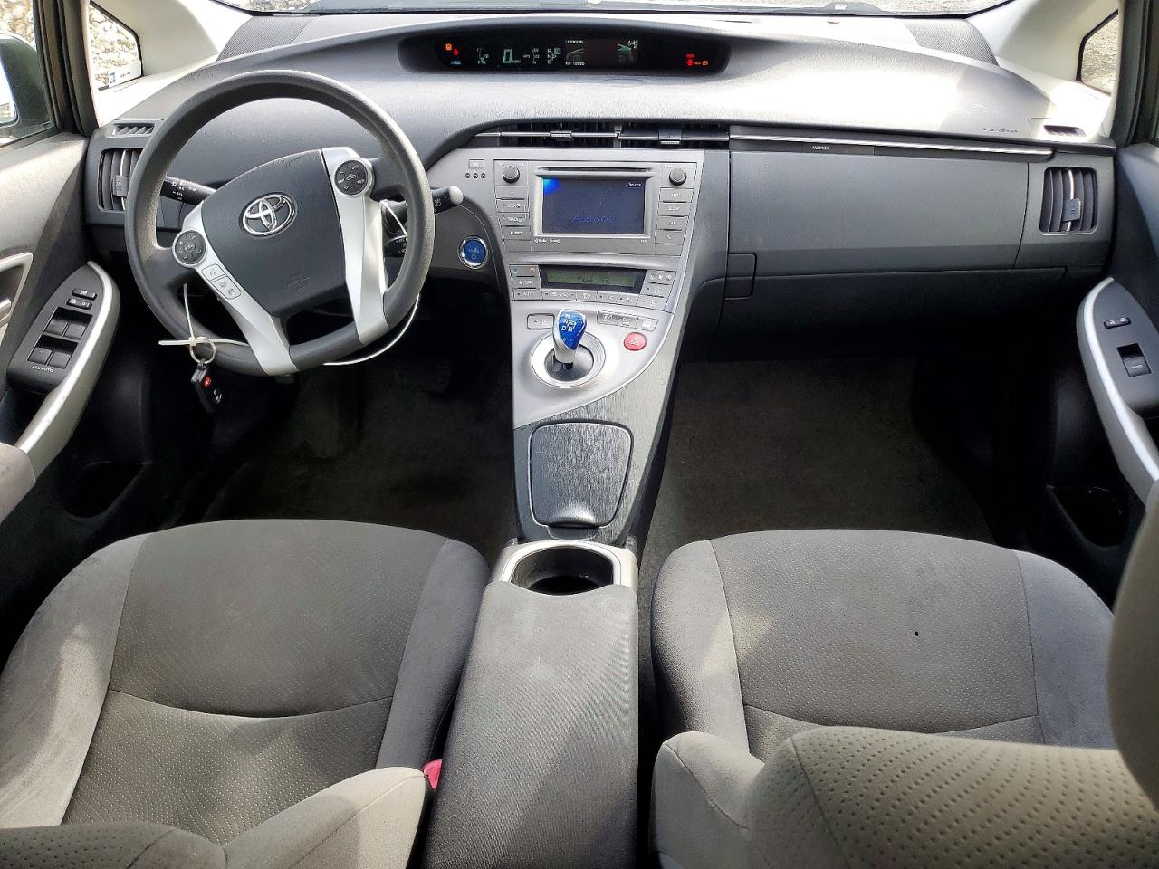 2013 TOYOTA PRIUS THREE photo 8