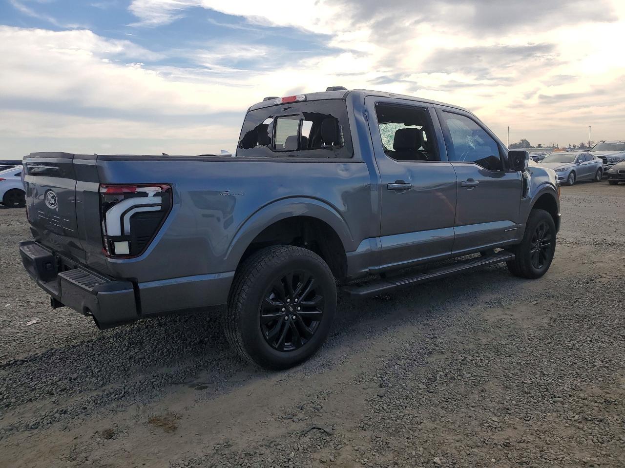 2025 FORD F150 LARIAT photo 3