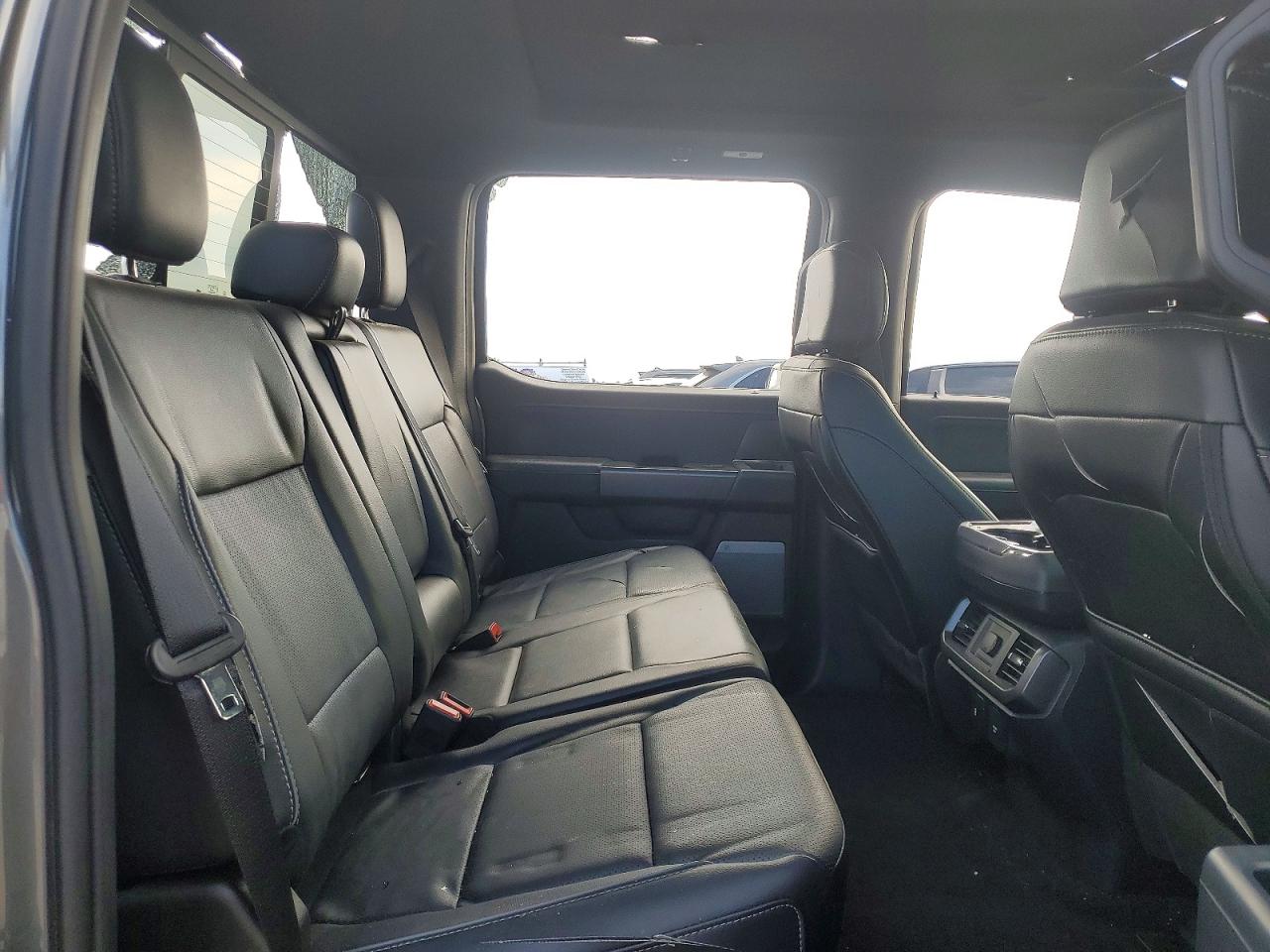 2025 FORD F150 LARIAT photo 10