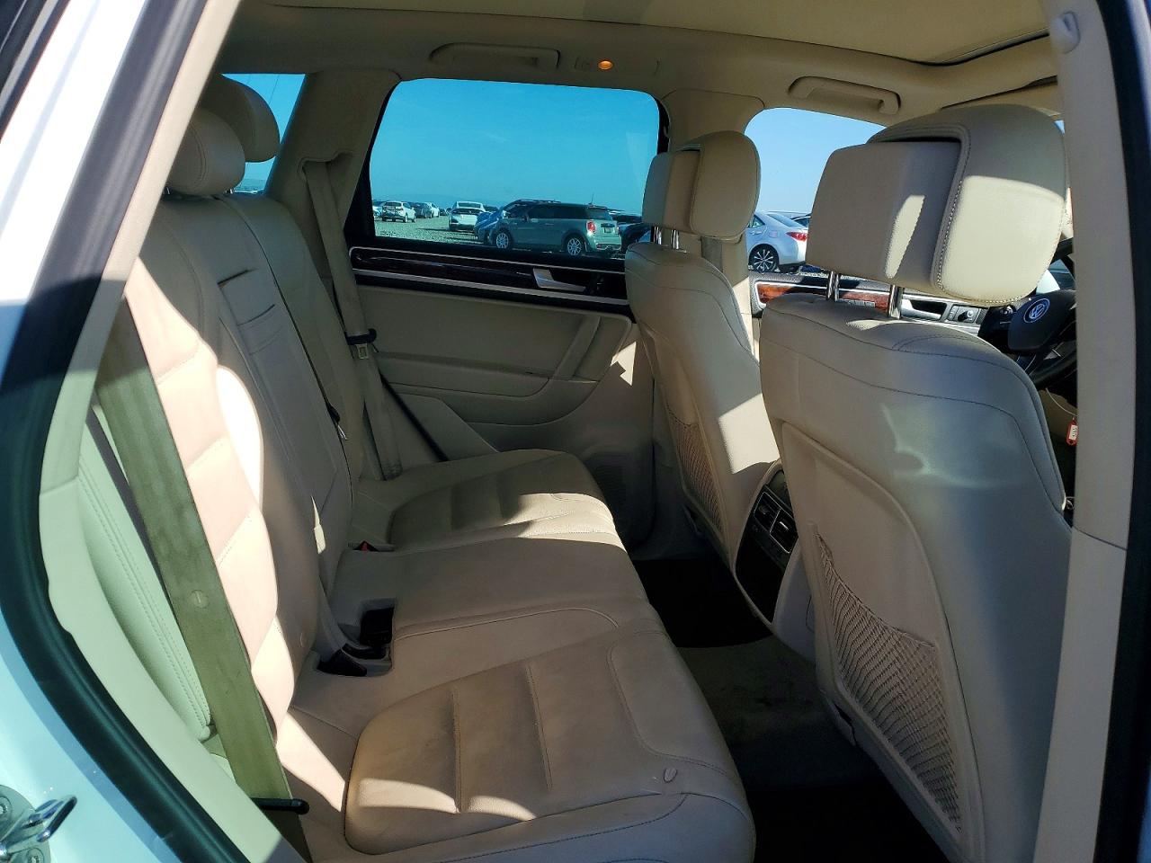 2013 VOLKSWAGEN TOUAREG V6 photo 21