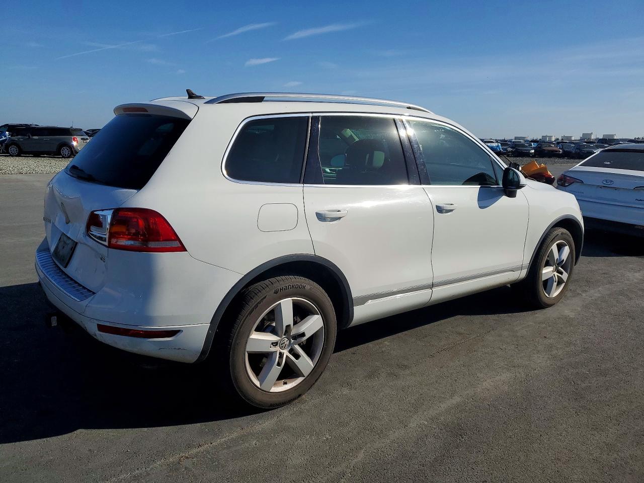 2013 VOLKSWAGEN TOUAREG V6 photo 5