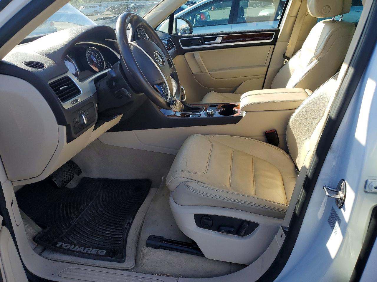 2013 VOLKSWAGEN TOUAREG V6 photo 13