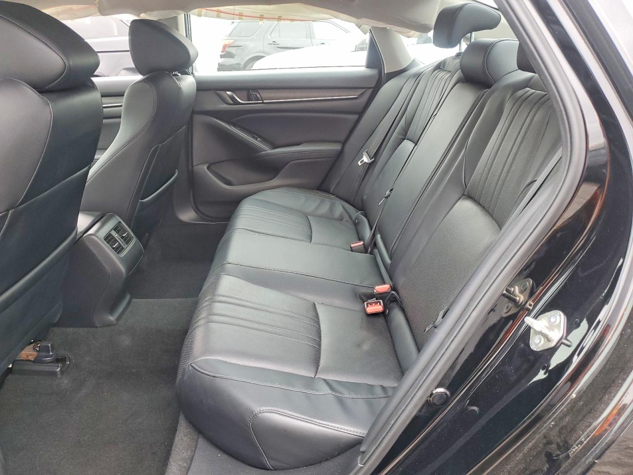2018 HONDA ACCORD TOURING photo 28