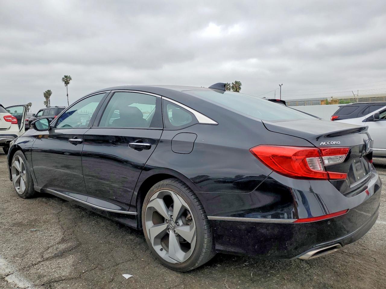 2018 HONDA ACCORD TOURING photo 4