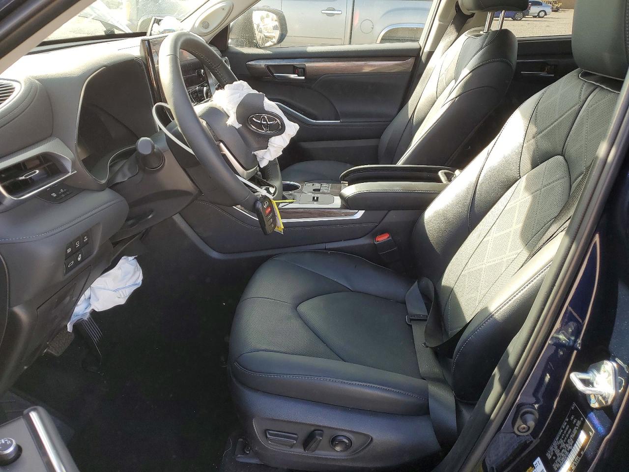 2025 TOYOTA HIGHLANDER HYBRID PLATINUM photo 13