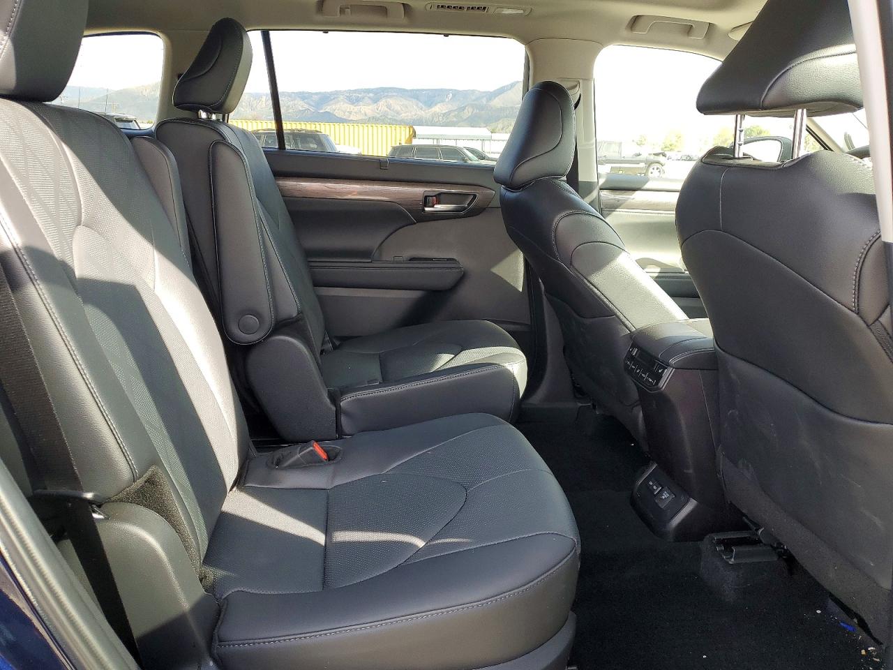 2025 TOYOTA HIGHLANDER HYBRID PLATINUM photo 21