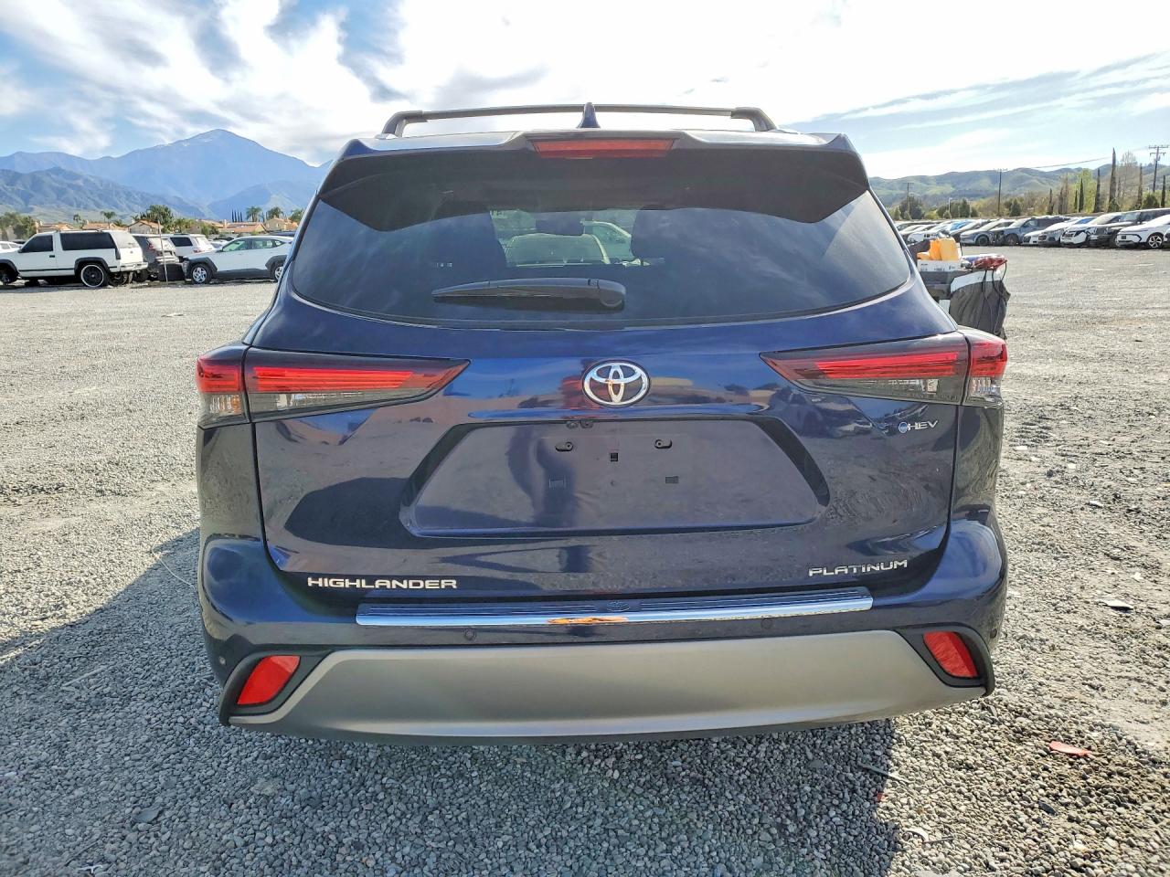 2025 TOYOTA HIGHLANDER HYBRID PLATINUM photo 11