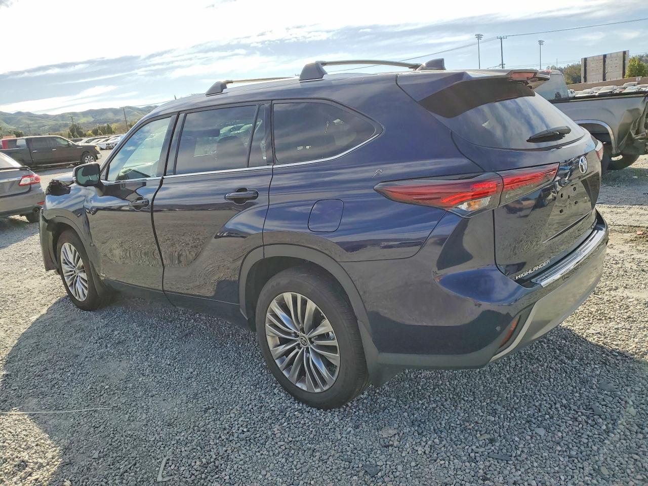 2025 TOYOTA HIGHLANDER HYBRID PLATINUM photo 3