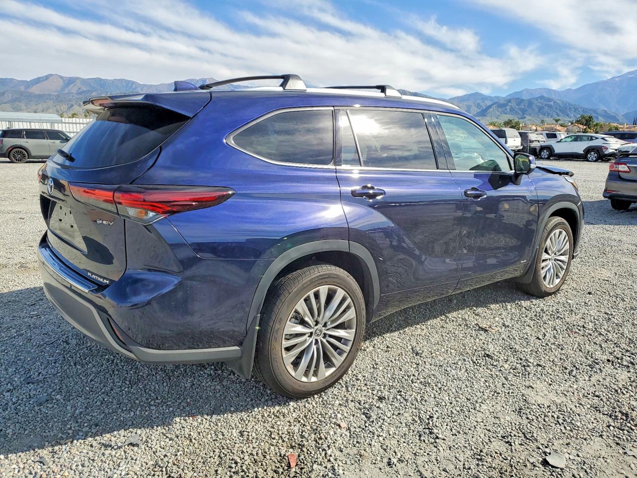 2025 TOYOTA HIGHLANDER HYBRID PLATINUM photo 5