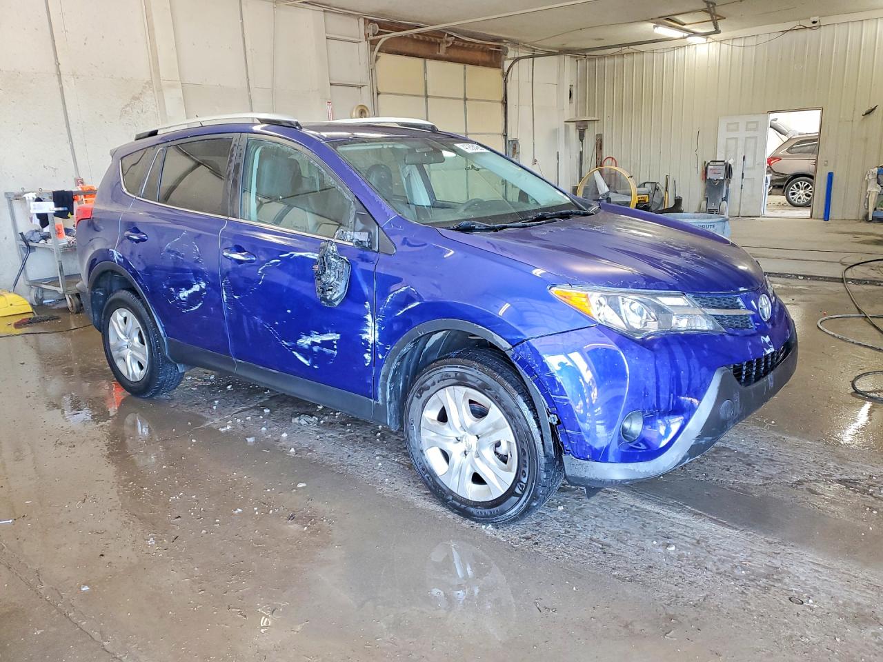 2014 TOYOTA RAV4 LE photo 4