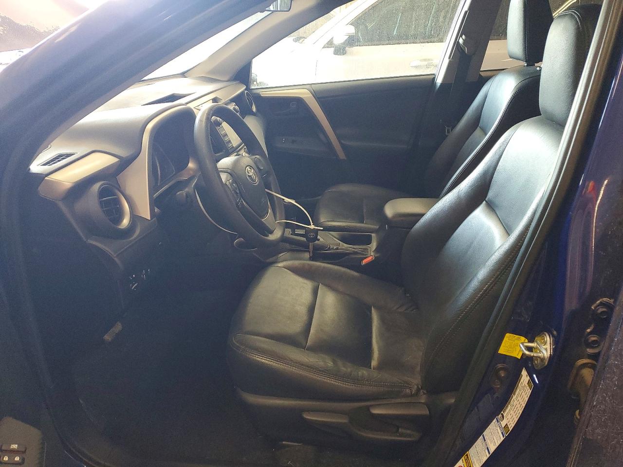 2014 TOYOTA RAV4 LE photo 7