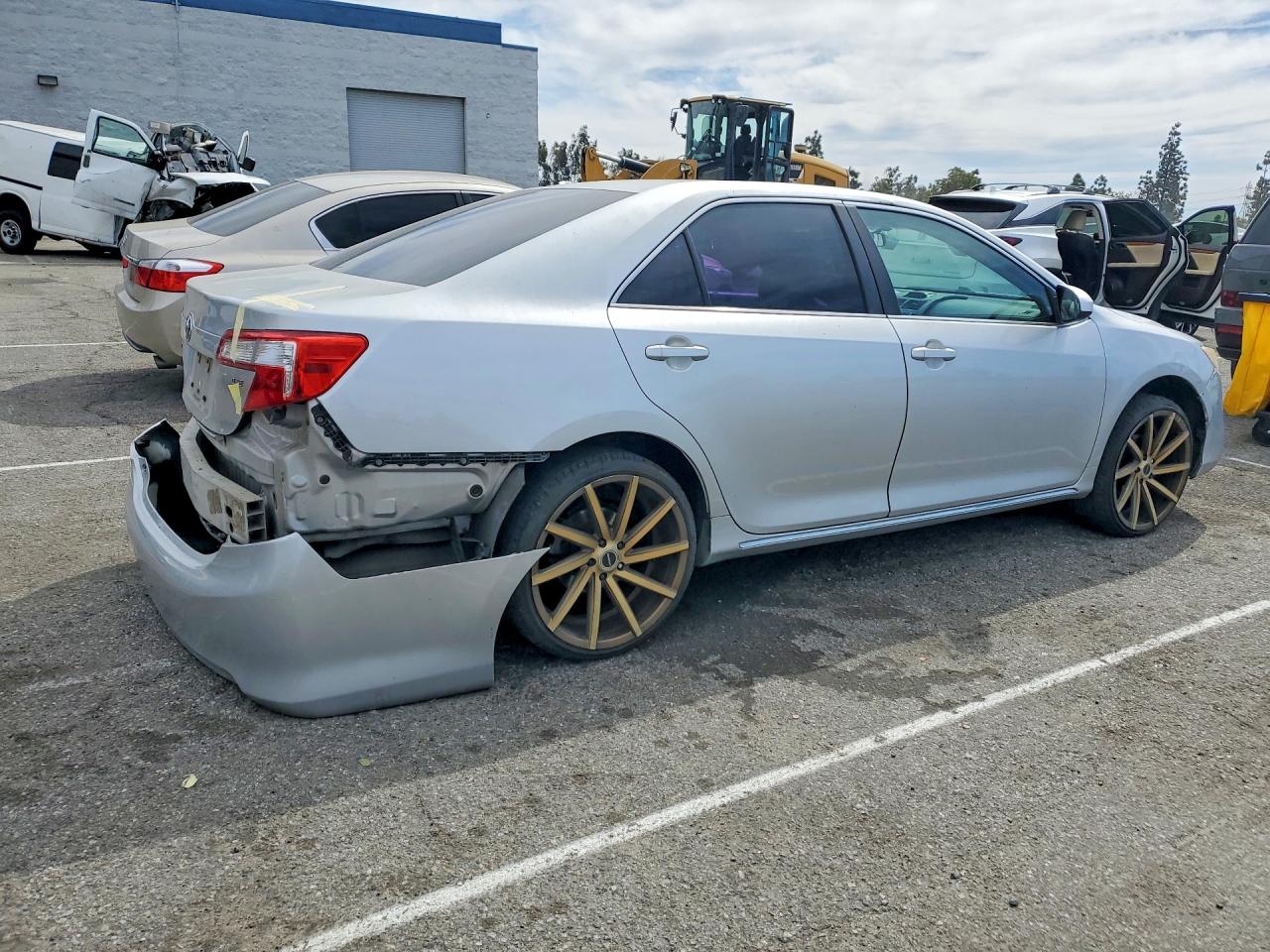 2012 TOYOTA CAMRY LE photo 5