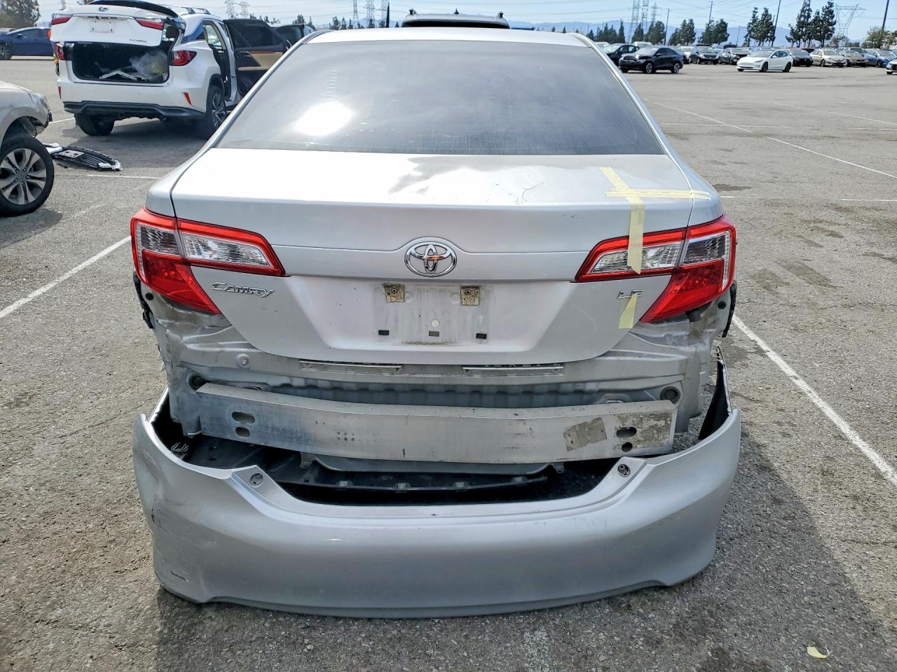 2012 TOYOTA CAMRY LE photo 11