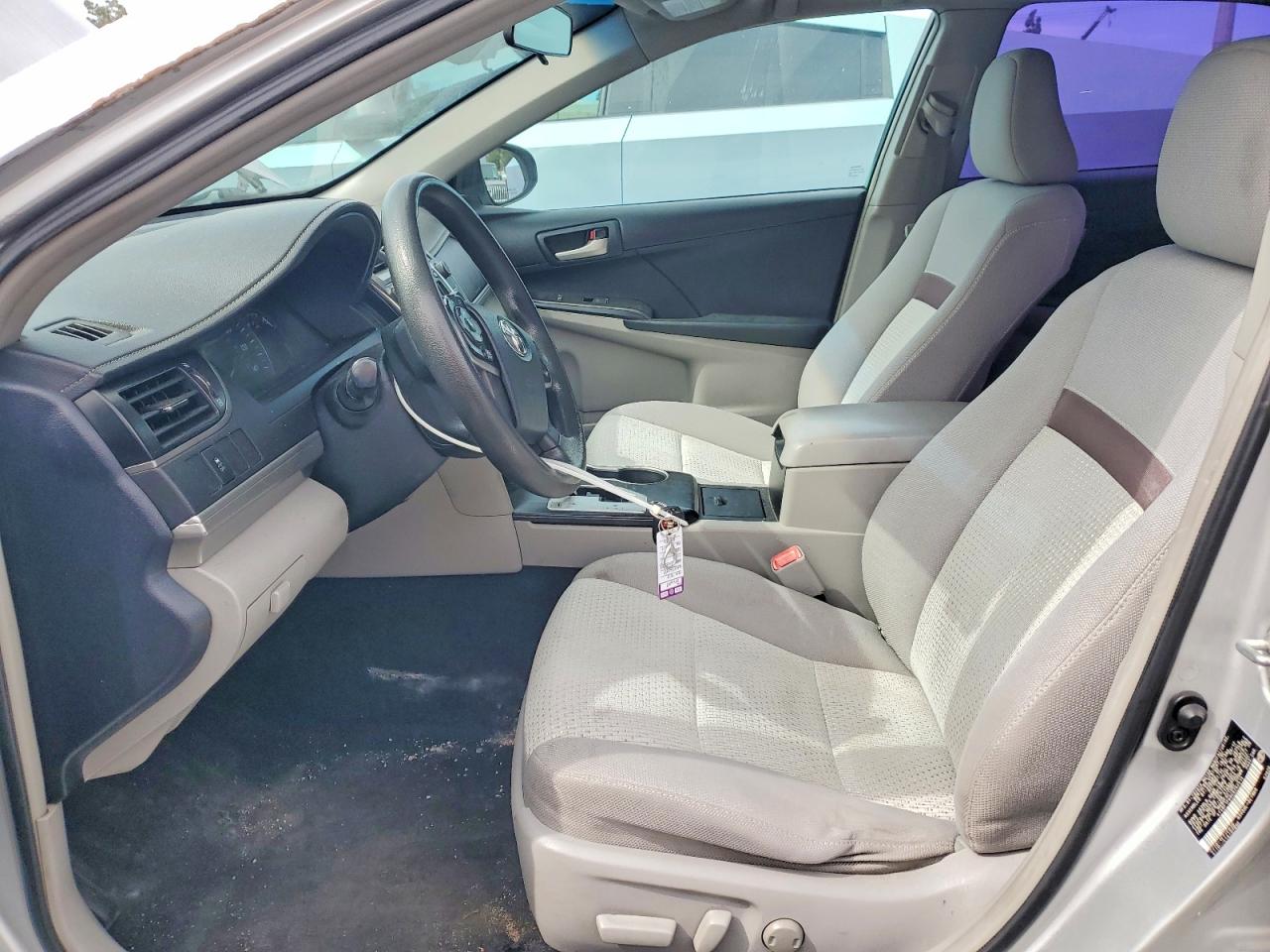 2012 TOYOTA CAMRY LE photo 13