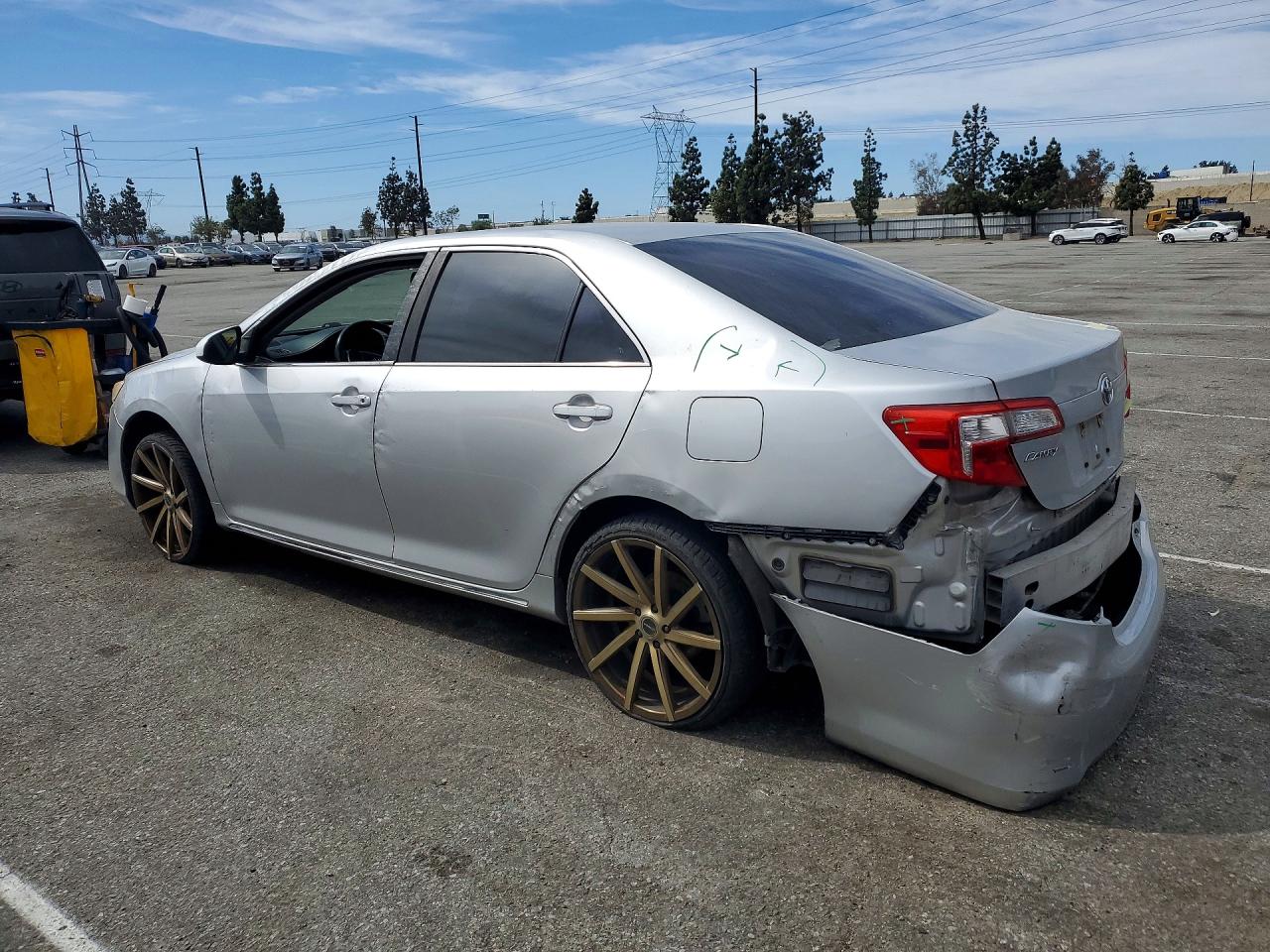 2012 TOYOTA CAMRY LE photo 3