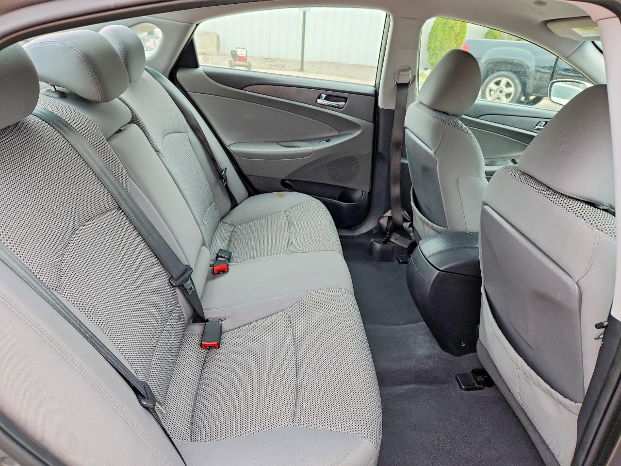 2013 HYUNDAI SONATA GLS photo 19