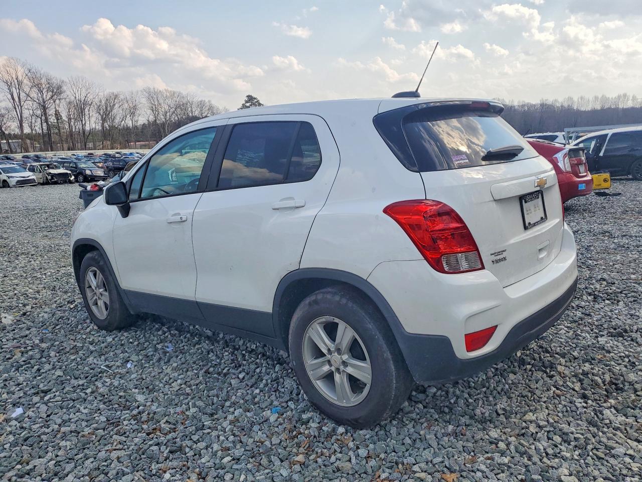 2020 CHEVROLET TRAX LS photo 2