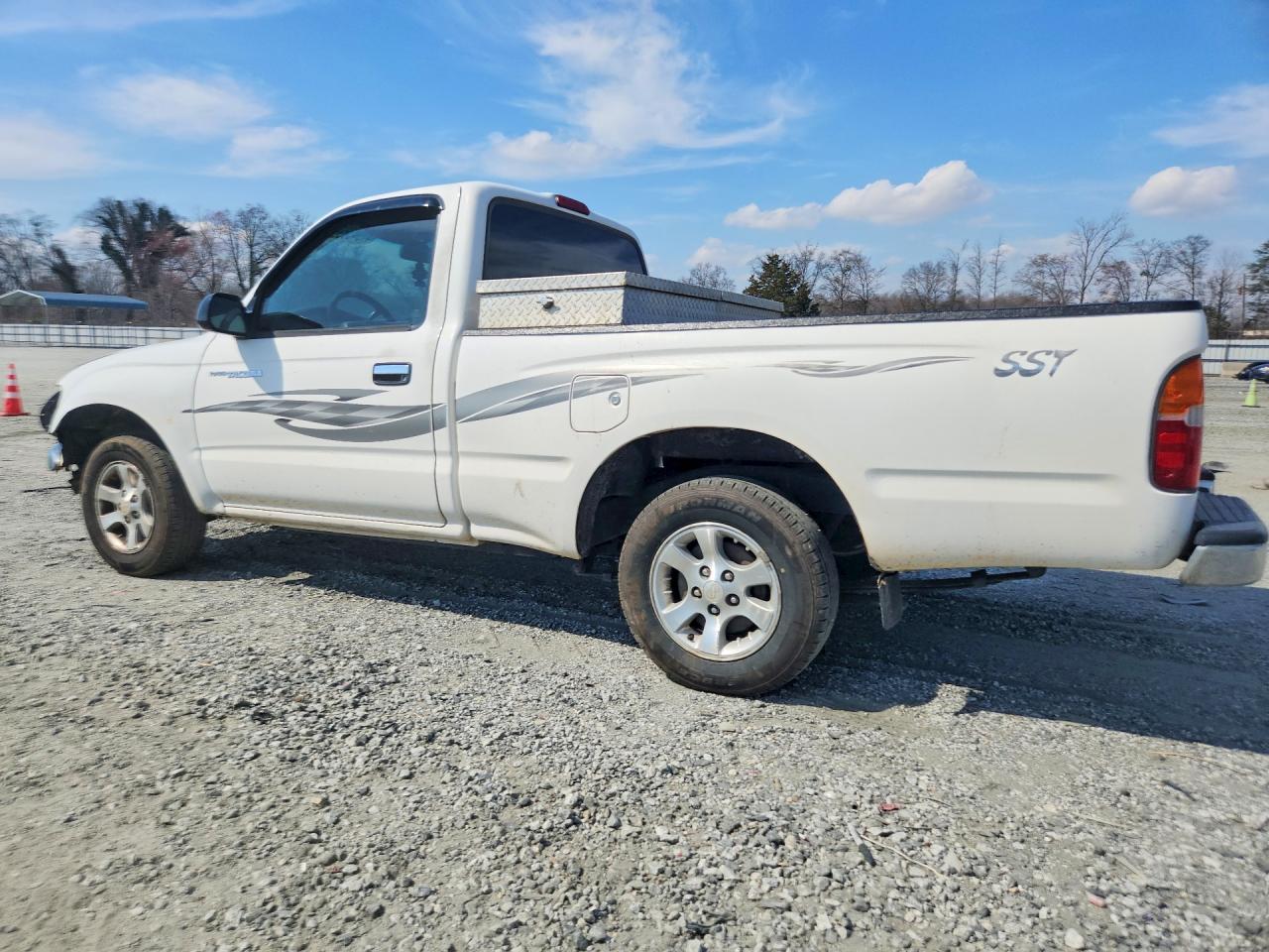 2000 TOYOTA TACOMA BASE photo 3