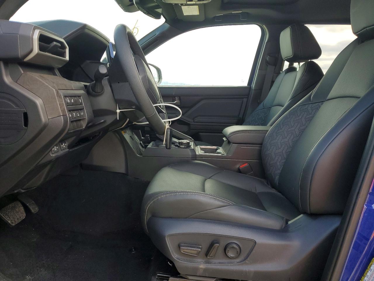 2025 TOYOTA TACOMA LIMITED HV photo 7